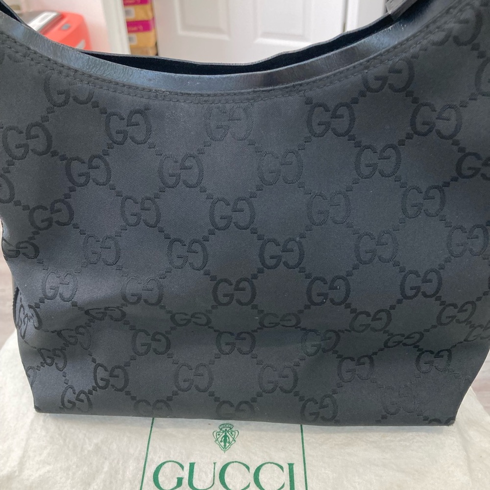 Pre-loved Gucci Black GG Canvas Shoulder Handbag - Picture 3 of 12